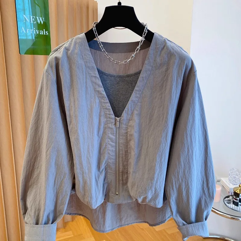 New 2025 Autumn Women's Loose Fit Zipper V-Neck Short Shirt Outerwear Original Design Pure Cotton Warm Commute Style
New 2025 Autumn Women's Loose Fit Zipper V-Neck Short Shirt Outerwear Original Design Pure Cotton Warm Commute Style