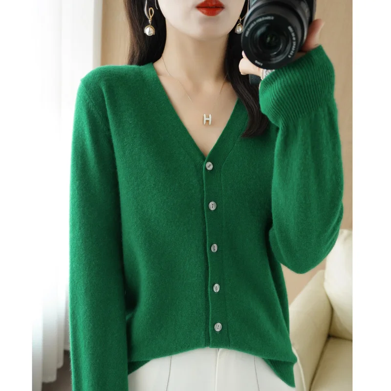 Spring And Autumn New Solid Color V-neck Women's Knitted Cardigan Simple Loose Long Sleeve Knitted Sweater Short Sweater
Spring And Autumn New Solid Color V-neck Women's Knitted Cardigan Simple Loose Long Sleeve Knitted Sweater Short Sweater