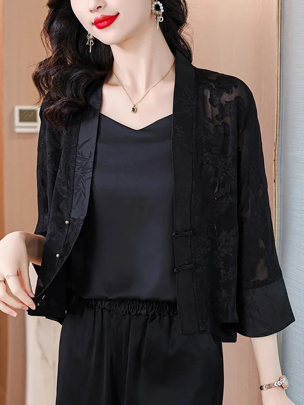 Elegant Black Floral Embroidery Three-Quarter Sleeve Women's Top Vintage Style Mommy's Little Shirt Regenerative Cellulose Fiber
Elegant Black Floral Embroidery Three-Quarter Sleeve Women's Top Vintage Style Mommy's Little Shirt Regenerative Cellulose Fiber