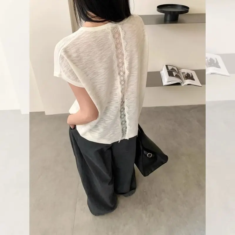 Back Hollow Lace Splicing Short-sleeved T-shirt Women's Summer Thin Loose Top
Back Hollow Lace Splicing Short-sleeved T-shirt Women's Summer Thin Loose Top