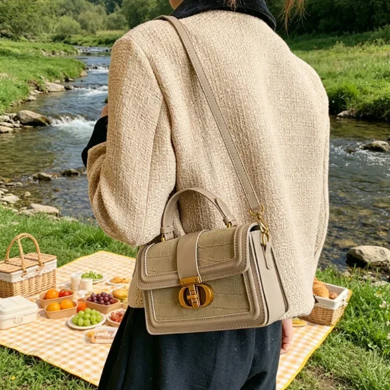 Famous Designer Women's Crossbody Bag Classic Retro Women's Chain Strap Shoulder Bag Paris Fashion Style Handbag
Famous Designer Women's Crossbody Bag Classic Retro Women's Chain Strap Shoulder Bag Paris Fashion Style Handbag