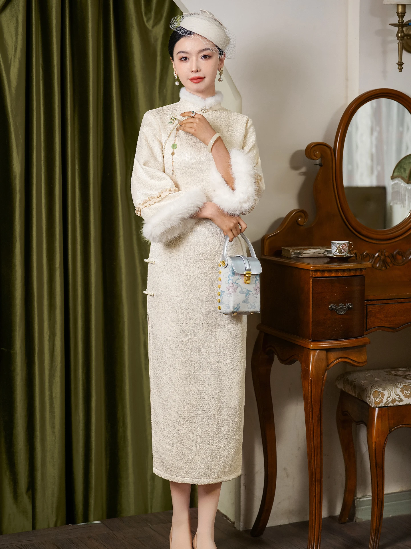 Белое новое китайское платье в стиле ретро, длинное, для повседневной носки, с цветочной вышивкой, традиционная китайская мода
Белое новое китайское платье в стиле ретро, длинное, для повседневной носки, с цветочной вышивкой, традиционная китайская мода