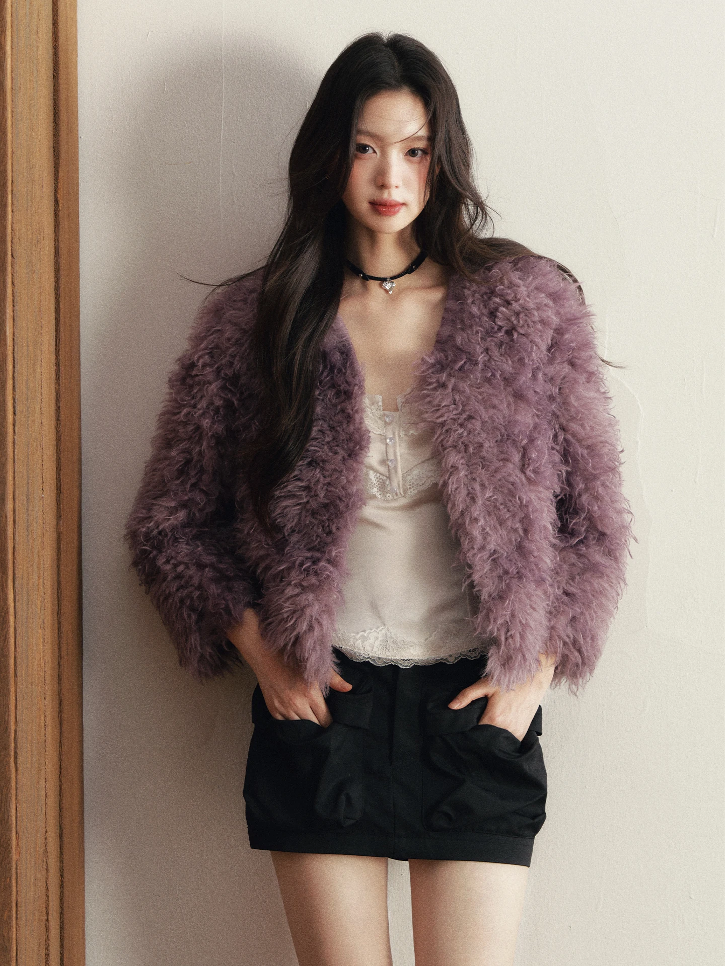 Warmth Women's Purple V-neck Faux Fur Jacket Short Coat Spring Autumn Winter Fashionable Simulation Animal Hair Outerwear
Warmth Women's Purple V-neck Faux Fur Jacket Short Coat Spring Autumn Winter Fashionable Simulation Animal Hair Outerwear