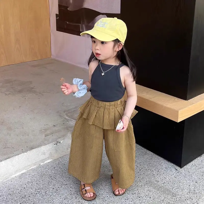 Girls Suit 2025 Summer New Childrens Clothing Korean Girl Baby Fashion Pure Cotton Vest Stripe Fart Curtain Pants Two Sets 
Girls Suit 2025 Summer New Childrens Clothing Korean Girl Baby Fashion Pure Cotton Vest Stripe Fart Curtain Pants Two Sets