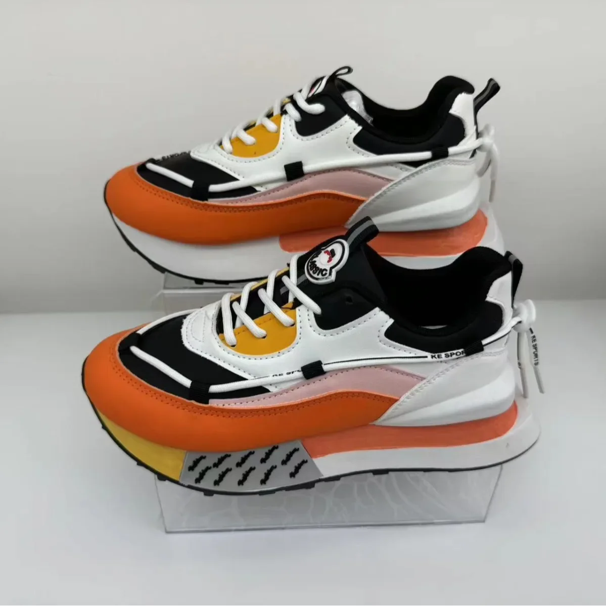 2025 New Classic Women's Sneakers Color blocked Lace Breathable Casual Shoes Korean Edition Thick soled Durable Running Shoes
2025 New Classic Women's Sneakers Color blocked Lace Breathable Casual Shoes Korean Edition Thick soled Durable Running Shoes