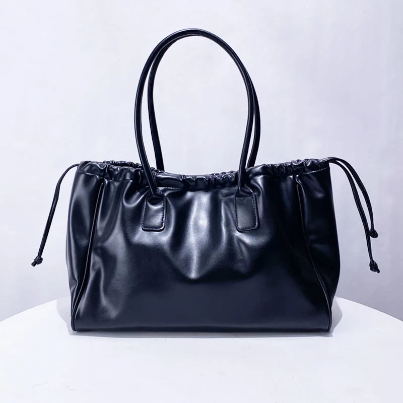 Большая вместительная сумка-тоут для женщин, роскошная дизайнерская сумка-кошелек, новинка 2024, винтажная мягкая простая дорожная сумка под мышками на плечо
Большая вместительная сумка-тоут для женщин, роскошная дизайнерская сумка-кошелек, новинка 2024, винтажная мягкая простая дорожная сумка под мышками на плечо