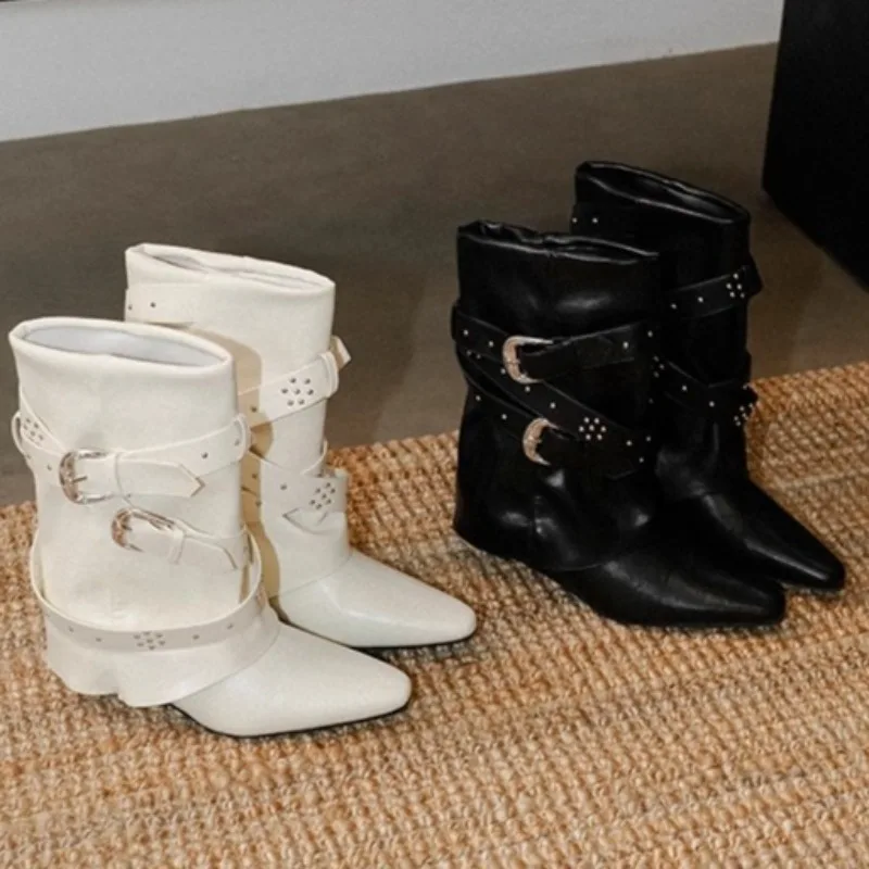 Женские ботильоны на высоком каблуке. Роскошная обувь. Массивные дизайнерские короткие ботинки. 2025 г. Модные женские ботильоны на танкетке с квадратным носком.
Женские ботильоны на высоком каблуке. Роскошная обувь. Массивные дизайнерские короткие ботинки. 2025 г. Модные женские ботильоны на танкетке с квадратным носком.