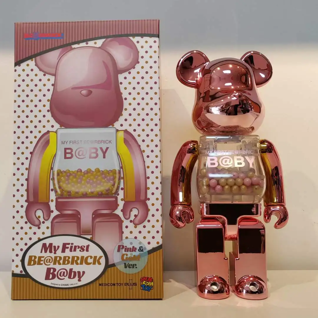 Bearbrick 400% 28 см Гальваническое розовое золото Qianqiu строительные блоки Bear Tide Play Doll жестокий медведь декоративные украшения
Bearbrick 400% 28 см Гальваническое розовое золото Qianqiu строительные блоки Bear Tide Play Doll жестокий медведь декоративные украшения