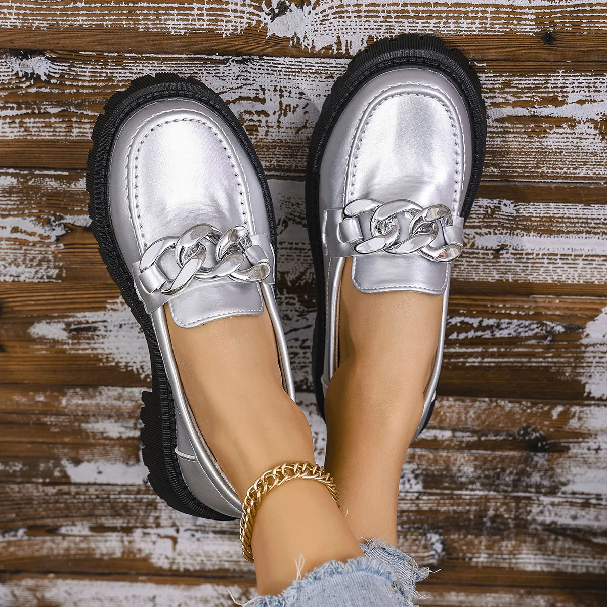 The 2025 new style of fashionable muffin thick-soled loafers, paired with simple and fashionable loafers, is a trend
The 2025 new style of fashionable muffin thick-soled loafers, paired with simple and fashionable loafers, is a trend