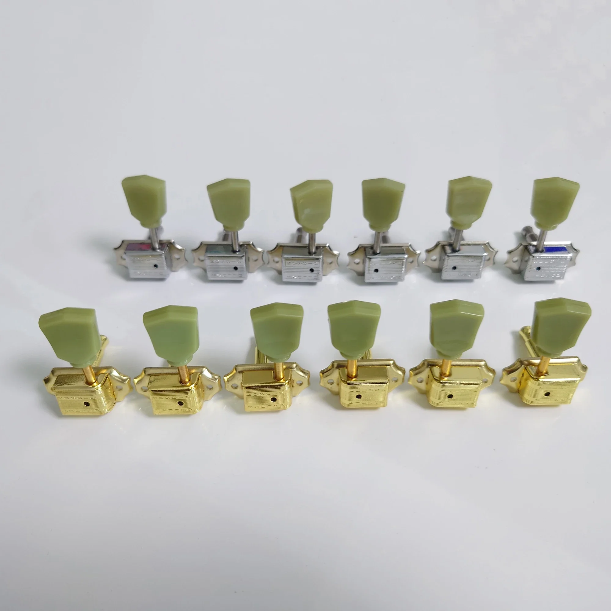 Deluxe Vintage Guitar Machine Heads Tuners Tuning Pegs 3L3R Gold Chrome Guitar Part for 6 String Electric guitars Replacemen
Deluxe Vintage Guitar Machine Heads Tuners Tuning Pegs 3L3R Gold Chrome Guitar Part for 6 String Electric guitars Replacemen