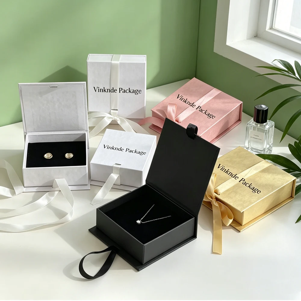 10/20/50/100Pcs Personalized Logo Gift Jewelry Paper Box With Ribbon For Earrings Studs Pendant Necklace Keychain Brooch Storage
10/20/50/100Pcs Personalized Logo Gift Jewelry Paper Box With Ribbon For Earrings Studs Pendant Necklace Keychain Brooch Storage