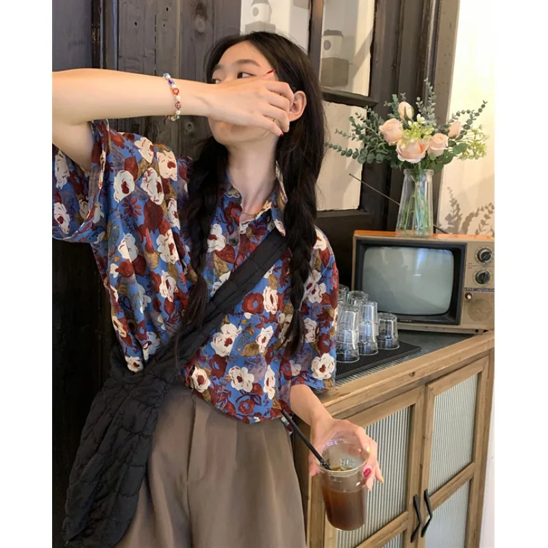 plus Size Floral Print Neck Shirt Women's Summer Casual Loose Top Button up Short Sleeve Commute Style Vintage Design
plus Size Floral Print Neck Shirt Women's Summer Casual Loose Top Button up Short Sleeve Commute Style Vintage Design