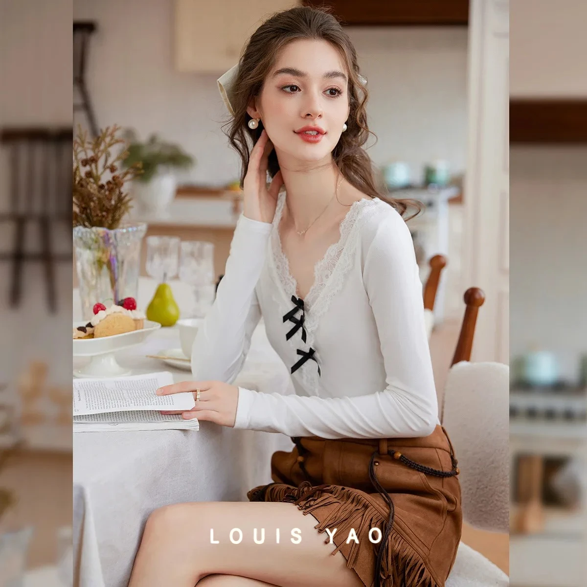 LOUIS YAO V-neck Women's T-shirt 2025 Spring/Autumn Lace Trim Sweet Tops Fashion Contrasting Colors Bow Versatile Tees
LOUIS YAO V-neck Women's T-shirt 2025 Spring/Autumn Lace Trim Sweet Tops Fashion Contrasting Colors Bow Versatile Tees