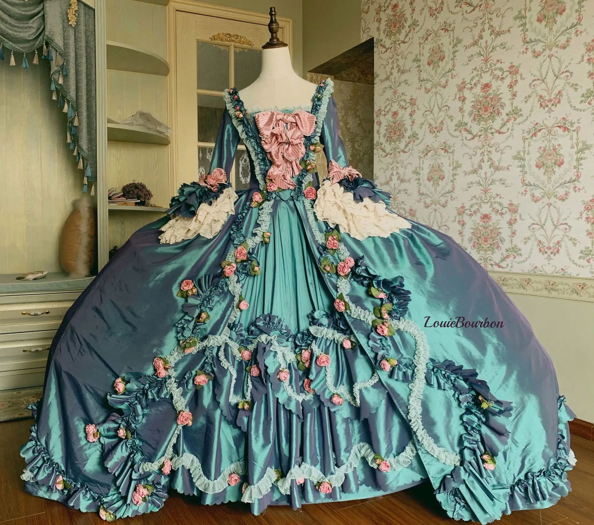 Louise Bourbon | Madame Pompadou's Dark Green Dress The 18th Century Gorgeous Rococo Robe Historical Clothing Event Dress
Louise Bourbon | Madame Pompadou's Dark Green Dress The 18th Century Gorgeous Rococo Robe Historical Clothing Event Dress