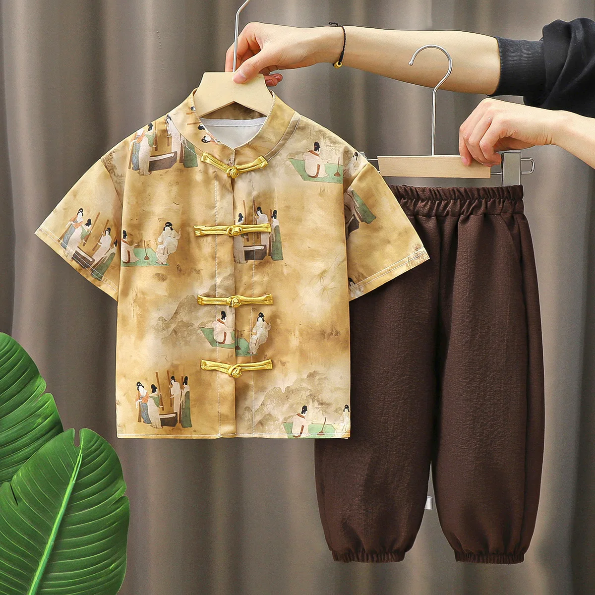 Boys' Chinese Style Set New Western-style Summer Short Sleeved Capri Pants Chinese Style Frog Buttoned Printing Hanfu Tang Suit
Boys' Chinese Style Set New Western-style Summer Short Sleeved Capri Pants Chinese Style Frog Buttoned Printing Hanfu Tang Suit