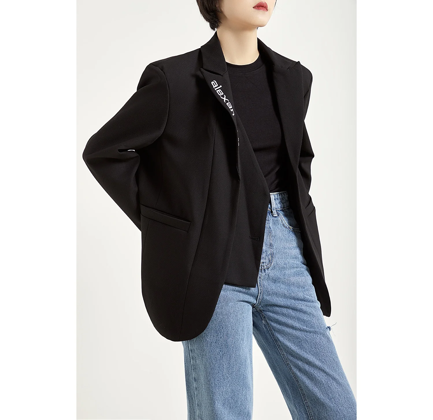 Стильная женская корейская куртка без глажки, весенняя новинка, легкая, роскошная, из полиэстера, для повседневной носки, с длинными рукавами, свободного кроя
Стильная женская корейская куртка без глажки, весенняя новинка, легкая, роскошная, из полиэстера, для повседневной носки, с длинными рукавами, свободного кроя