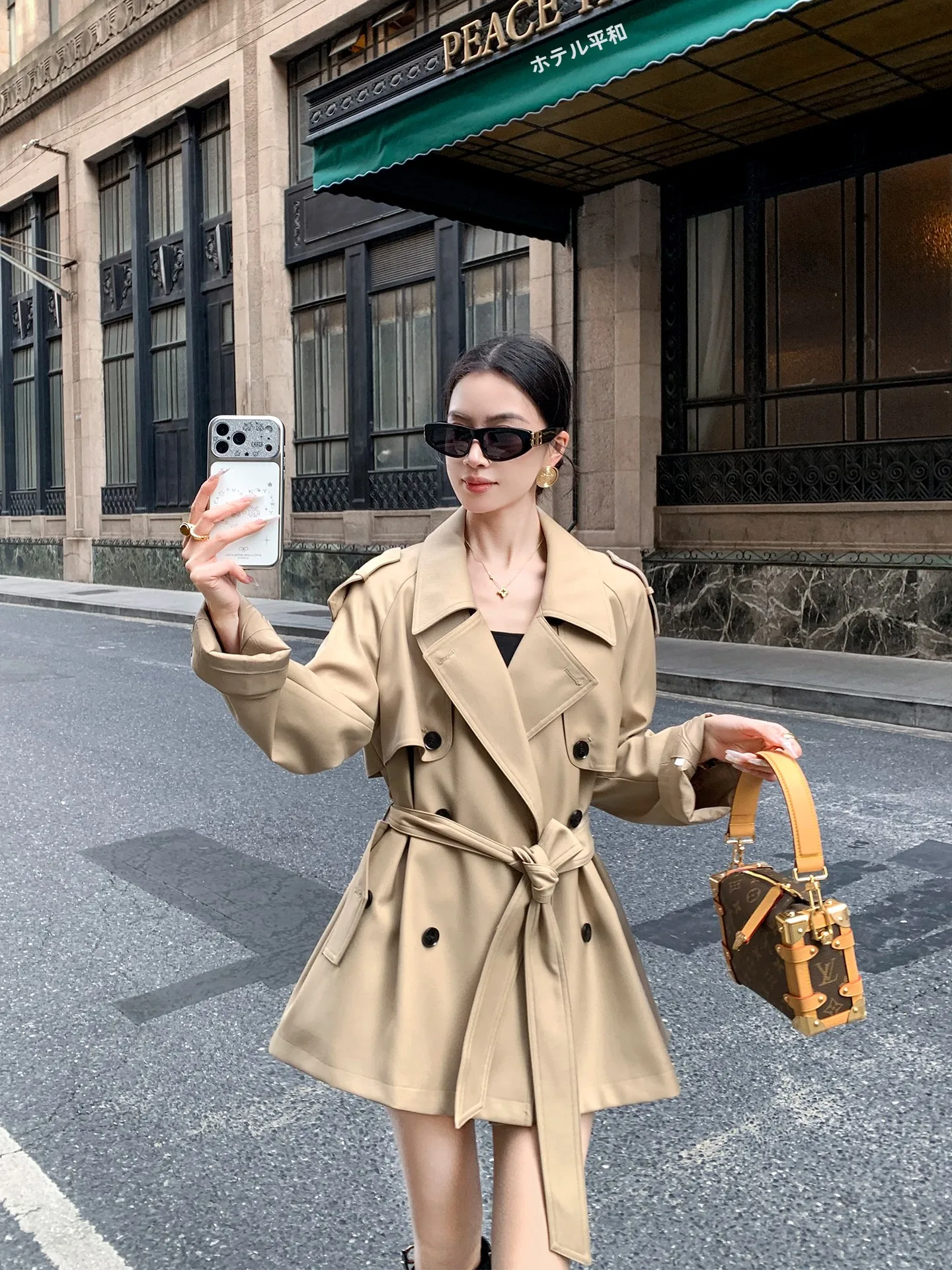 Binguo Vintage Khaki Belted Mid-Length Women's Jacket Slimming Outerwear Spring 2026 Commute Style Polyester Fiber
Binguo Vintage Khaki Belted Mid-Length Women's Jacket Slimming Outerwear Spring 2026 Commute Style Polyester Fiber