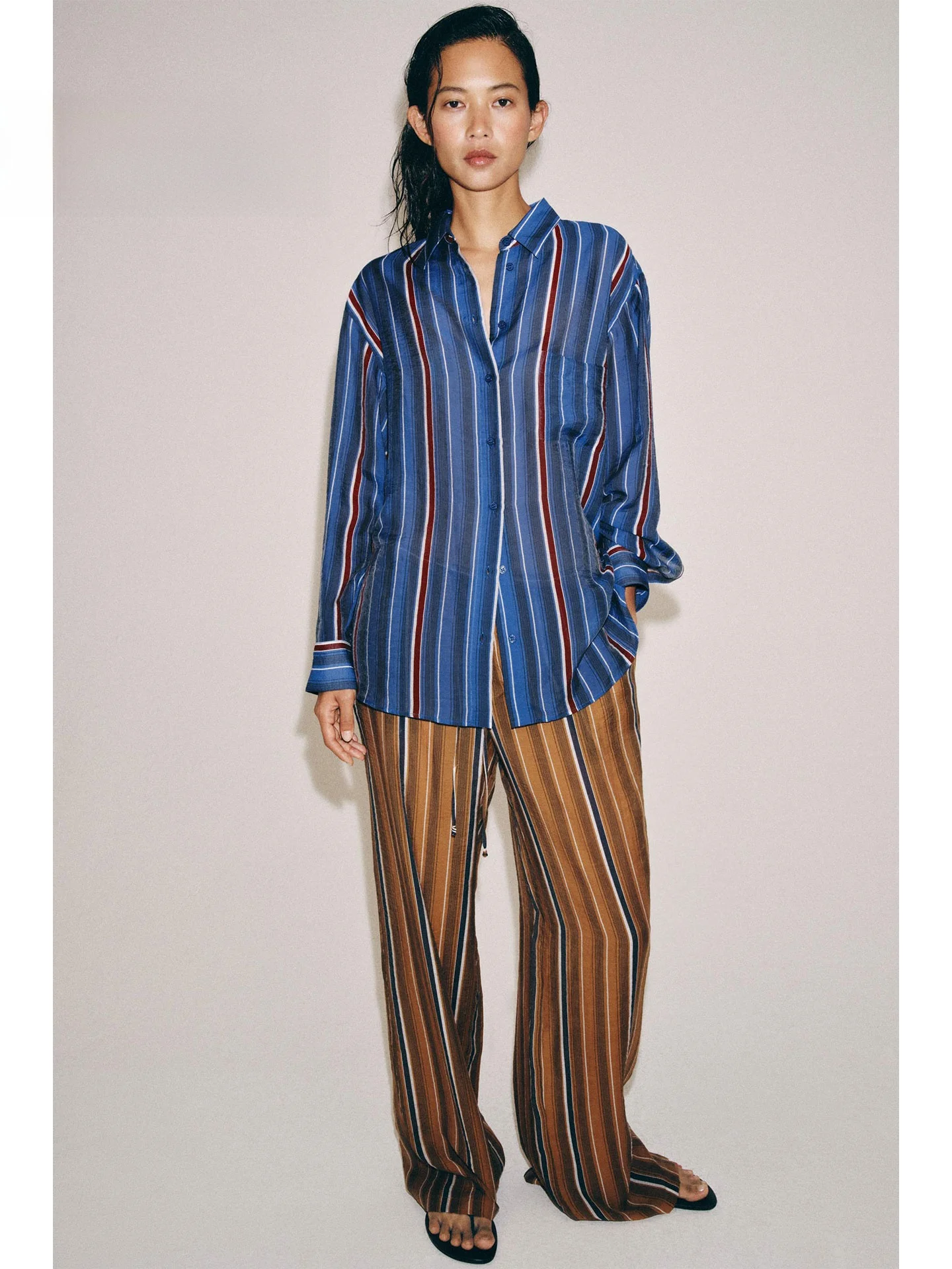 Summer 2026 Women's Slim Fit Striped Shirt American Retro Style Long Sleeve Shoulder Drop Shoulder Collar Single Pocket Design
Summer 2026 Women's Slim Fit Striped Shirt American Retro Style Long Sleeve Shoulder Drop Shoulder Collar Single Pocket Design