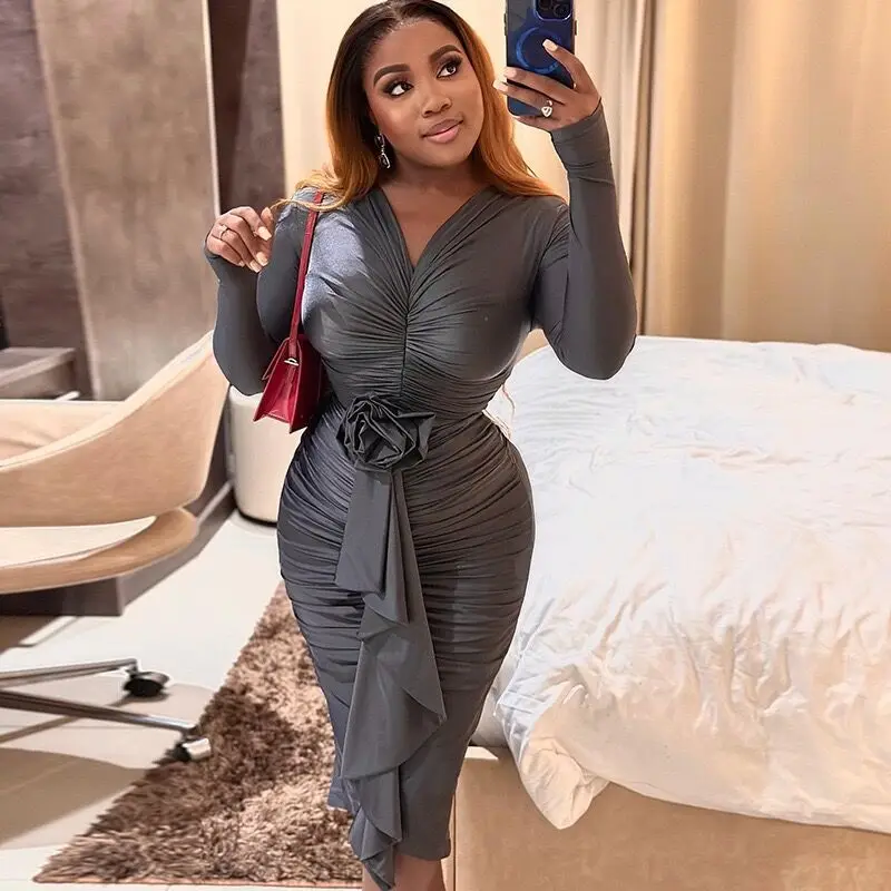 Европейская и американская женская одежда 2023, осень и зима, новая юбка с длинными рукавами и v-образным вырезом, розовый дизайн, сексуальное платье с запахом на бедрах
Европейская и американская женская одежда 2023, осень и зима, новая юбка с длинными рукавами и v-образным вырезом, розовый дизайн, сексуальное платье с запахом на бедрах