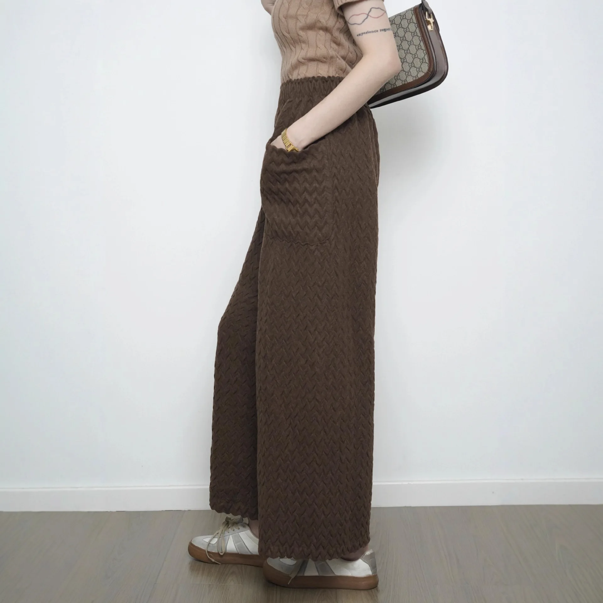 Miyake Pleated 2025 Autumn and Winter New Retro Thickened Pleated Trousers Women Loose Leisure Straight Wide Leg Trousers
Miyake Pleated 2025 Autumn and Winter New Retro Thickened Pleated Trousers Women Loose Leisure Straight Wide Leg Trousers