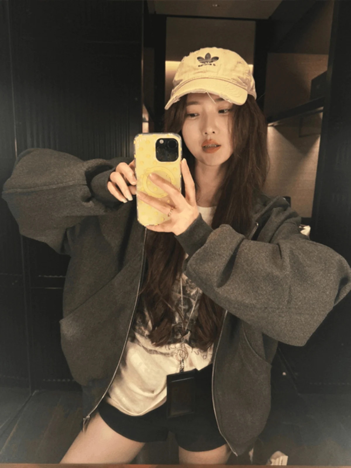 Retro American Grey Hooded Thickened Sweatshirt Jacket Women's Winter Loose Lazy Versatile Cardigan Top Ladies Fashion
Retro American Grey Hooded Thickened Sweatshirt Jacket Women's Winter Loose Lazy Versatile Cardigan Top Ladies Fashion