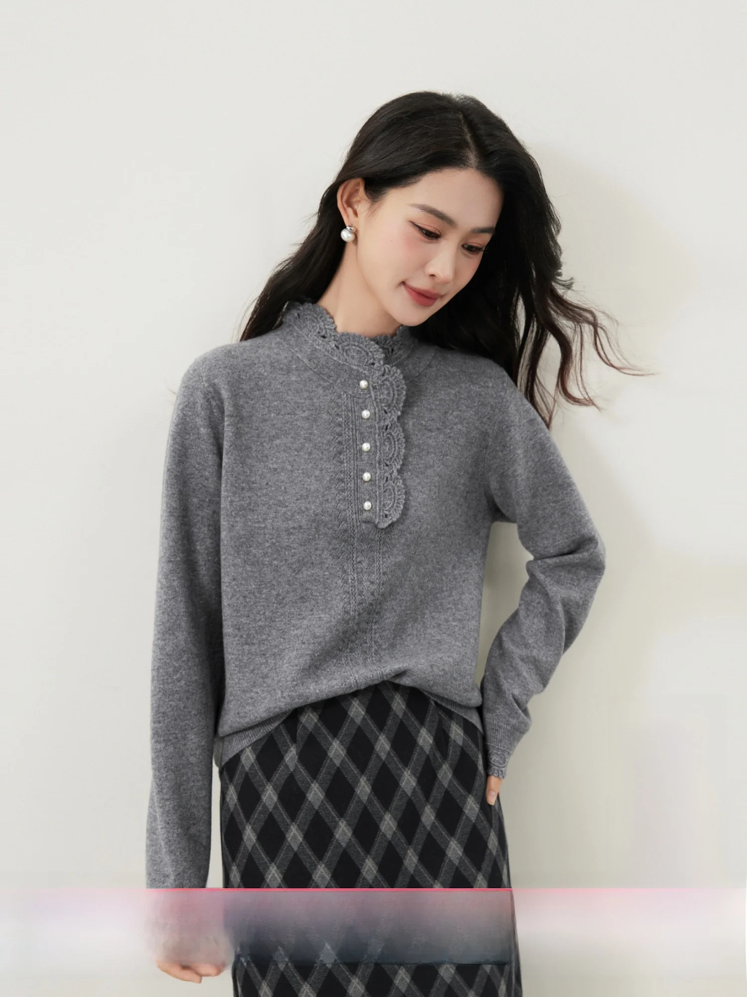 Elegant Pearl Button Knitted Sweater 100% Wool Versatile Hook Flower Short Length round Neck Soft Winter Fashion Women's Top
Elegant Pearl Button Knitted Sweater 100% Wool Versatile Hook Flower Short Length round Neck Soft Winter Fashion Women's Top