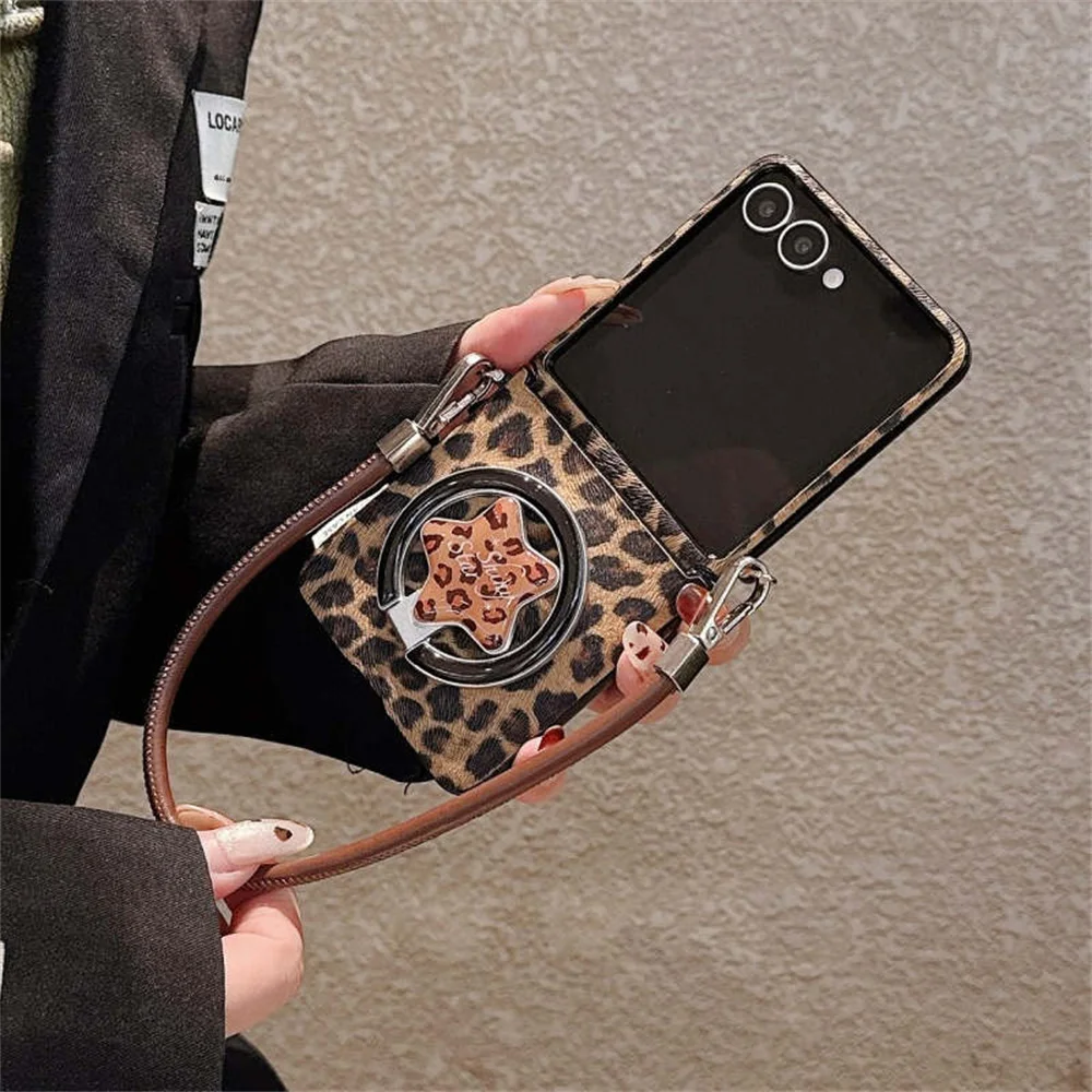 Fashion Leopard Print Magnetic Phone Case For Samsung Galaxy Z Flip 7 6 5 ZFlip6 ZFlip5 Cover with Star Stand Hand Strap Cases C
Fashion Leopard Print Magnetic Phone Case For Samsung Galaxy Z Flip 7 6 5 ZFlip6 ZFlip5 Cover with Star Stand Hand Strap Cases C
