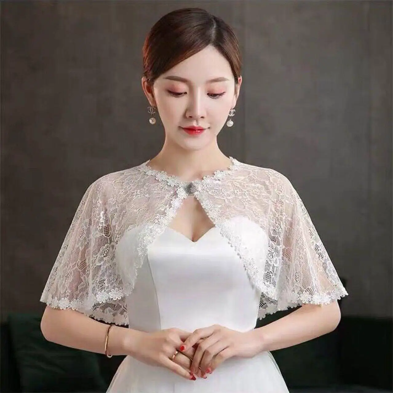 New Lace Shawl Large Size for Wedding Dress Daily Sun Protection Driving Performance Cloak Thin Shoulder Pad
New Lace Shawl Large Size for Wedding Dress Daily Sun Protection Driving Performance Cloak Thin Shoulder Pad