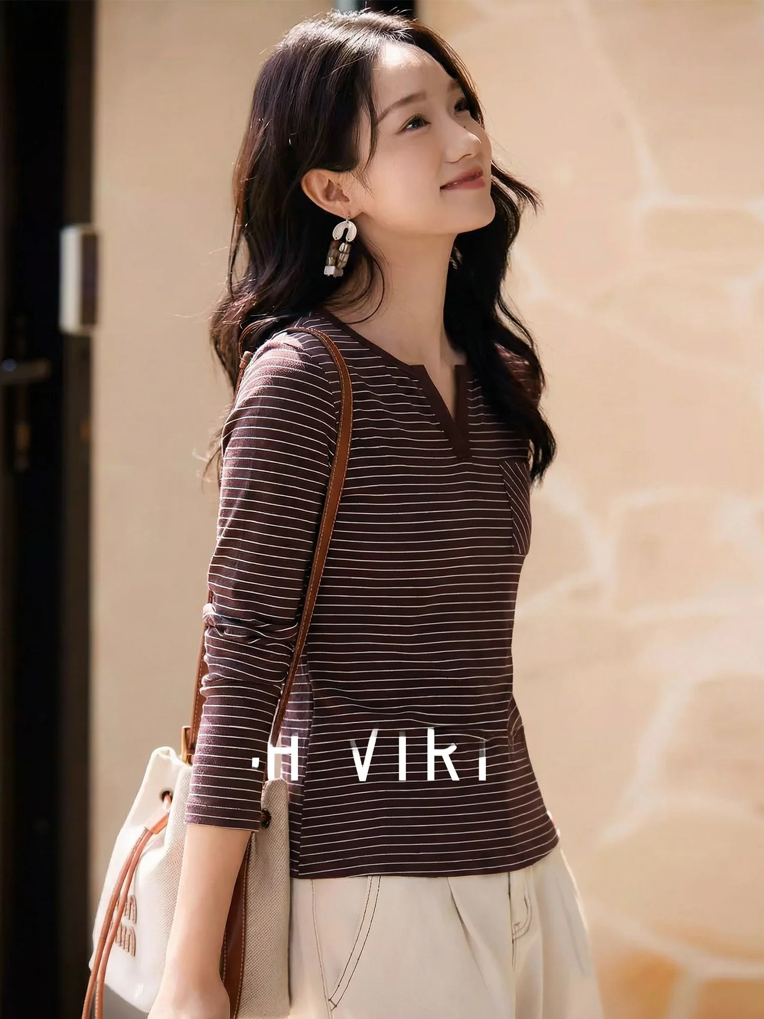 Chivirin Premium Knitted Long Sleeve V-Neck Striped Base Shirt Women's Fashion Spring Wear Versatile Slim Fit Wool Blend Top
Chivirin Premium Knitted Long Sleeve V-Neck Striped Base Shirt Women's Fashion Spring Wear Versatile Slim Fit Wool Blend Top