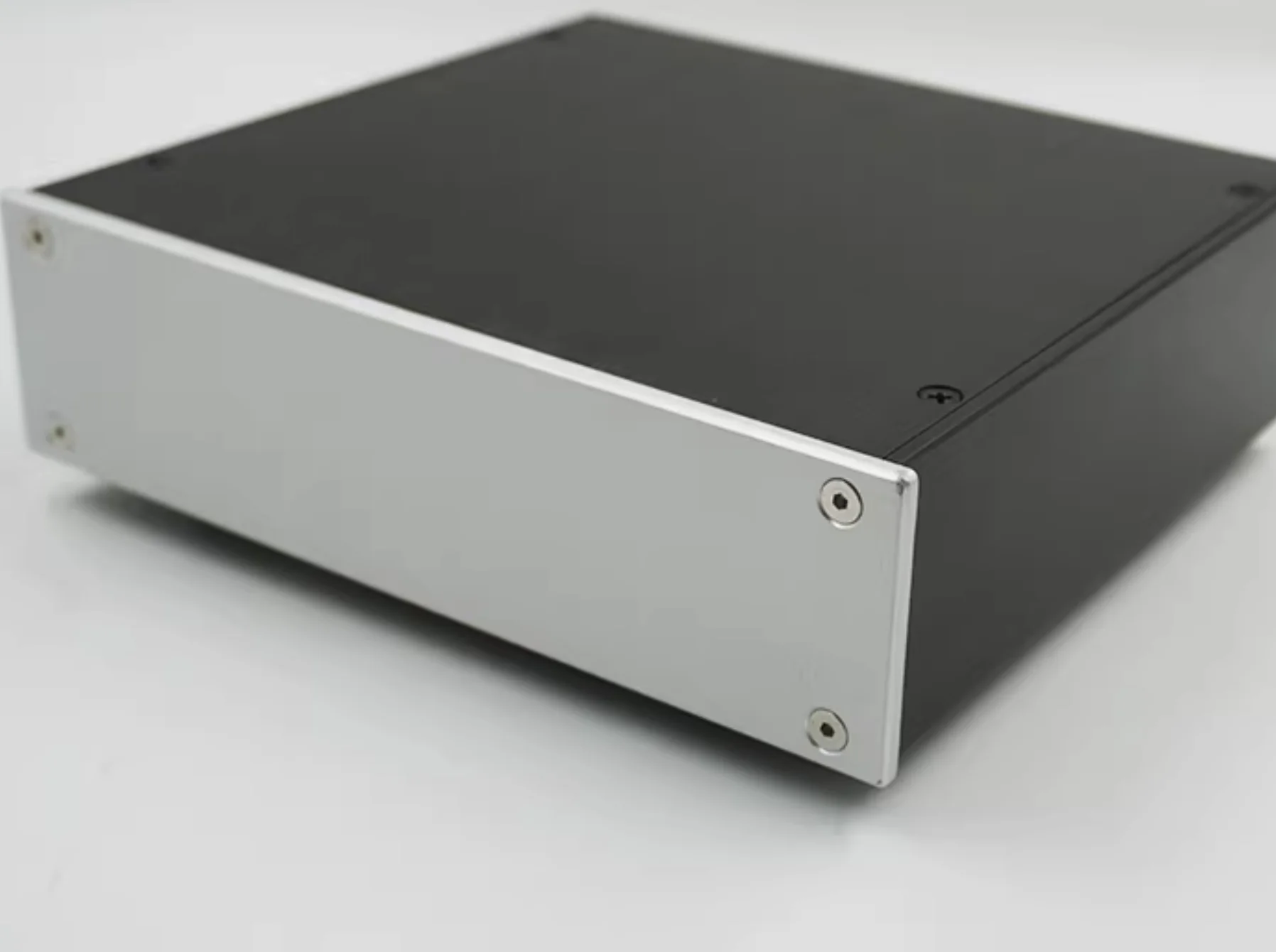 2204 Цельноалюминиевый корпус для усилителя / Корпус предусилителя / Корпус усилителя (AMP Enclosure) для самостоятельной сборки (210 * 60 * 196 мм)
2204 Цельноалюминиевый корпус для усилителя / Корпус предусилителя / Корпус усилителя (AMP Enclosure) для самостоятельной сборки (210 * 60 * 196 мм)