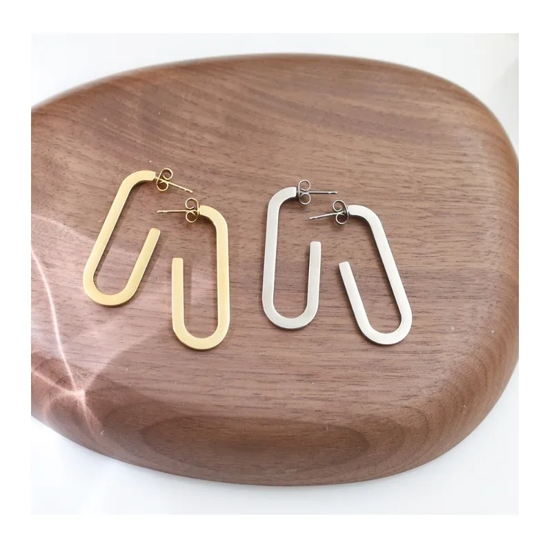 French Curved Paper Clip Earrings Light Luxury High-end Titanium Steel Earrings Retro Ear Jewelry
French Curved Paper Clip Earrings Light Luxury High-end Titanium Steel Earrings Retro Ear Jewelry