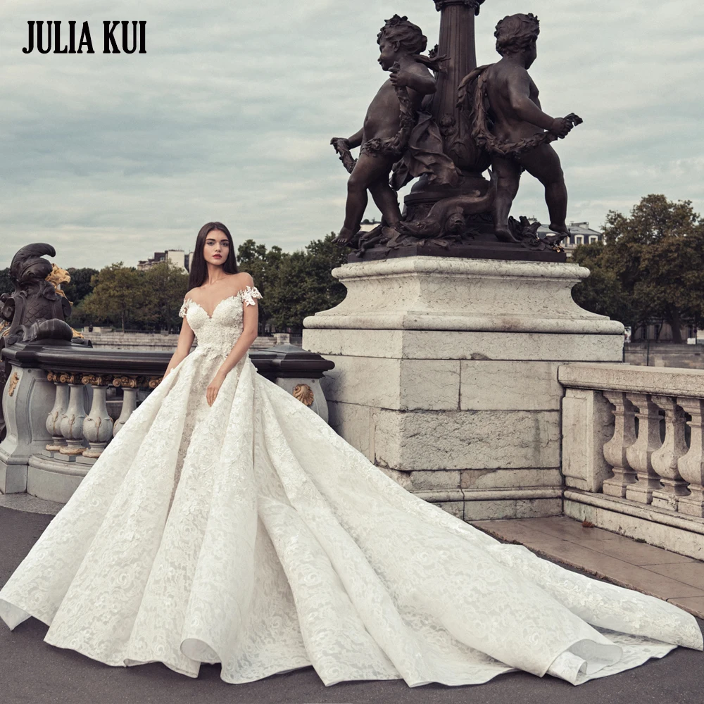 Julia Kui Customize Made Illusion Neck Ball Gown Wedding Dresses With Beading Embroidery Lace Floral Prints Bridal Skirts
Julia Kui Customize Made Illusion Neck Ball Gown Wedding Dresses With Beading Embroidery Lace Floral Prints Bridal Skirts