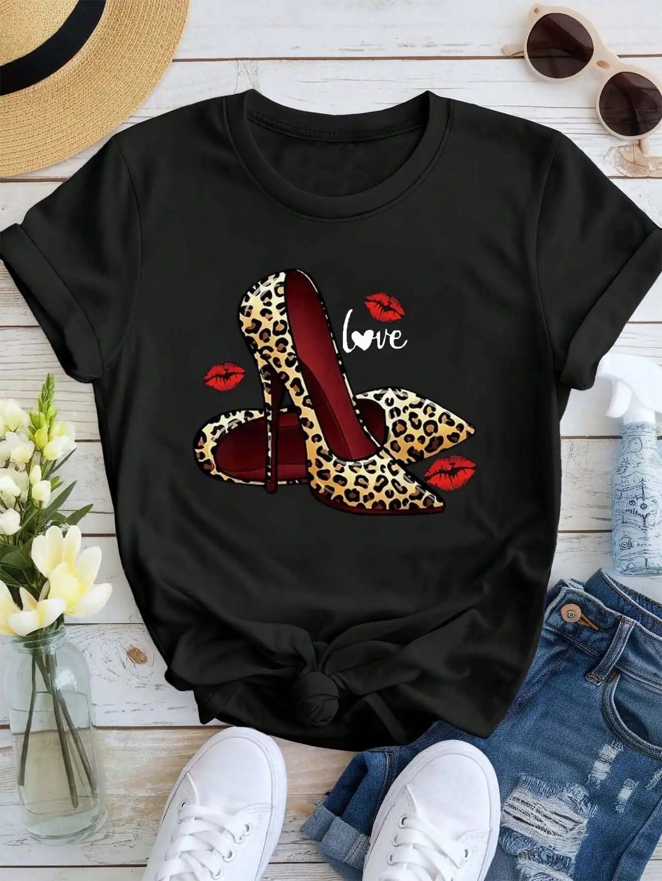 Женские летние наряды больших размеров, повседневная одежда, футболка с короткими рукавами и принтом на высоком каблуке
Женские летние наряды больших размеров, повседневная одежда, футболка с короткими рукавами и принтом на высоком каблуке