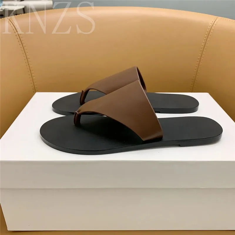 Summer New Round Toe Flip Flops Woman Slippers Retro Genuine Leather Concise Flat Heel Outdoor Casual Beach Shoes For Women 2024
Summer New Round Toe Flip Flops Woman Slippers Retro Genuine Leather Concise Flat Heel Outdoor Casual Beach Shoes For Women 2024