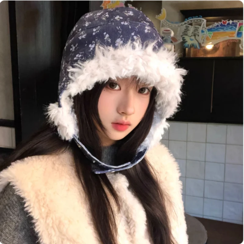 Корейская милая маленькая утолщенная шапка Lei Feng с цветочным принтом, зимняя уличная велосипедная длинная теплая шапка-бомбер из овечьей шерсти для защиты ушей для женщин
Корейская милая маленькая утолщенная шапка Lei Feng с цветочным принтом, зимняя уличная велосипедная длинная теплая шапка-бомбер из овечьей шерсти для защиты ушей для женщин