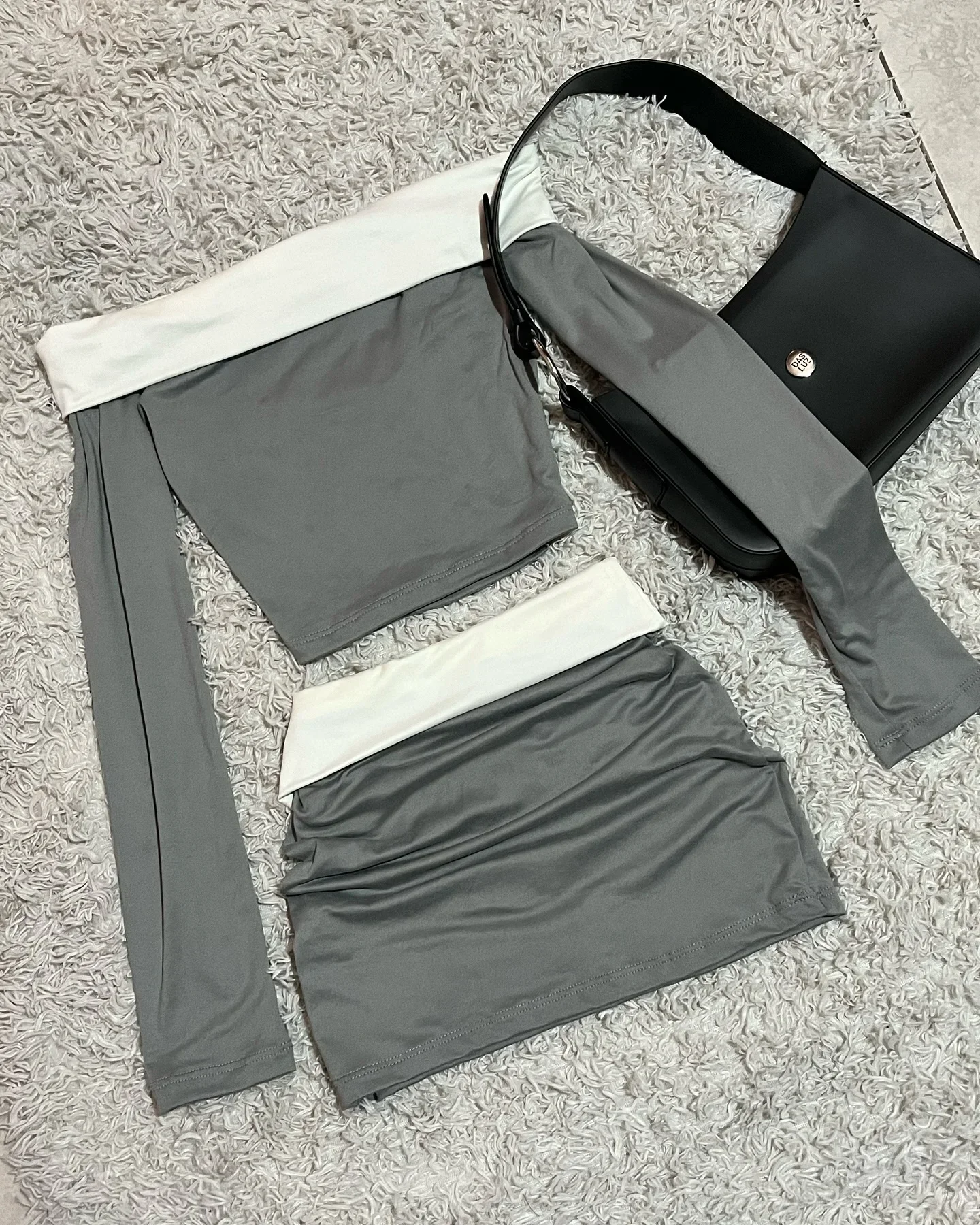 Y2K New Grey Hot Girl Suit Street Harajuku Simplicity Sexy Long Sleeve Off shoulder Dress Women Gothic Low Waist Mini Hip Skirt
Y2K New Grey Hot Girl Suit Street Harajuku Simplicity Sexy Long Sleeve Off shoulder Dress Women Gothic Low Waist Mini Hip Skirt