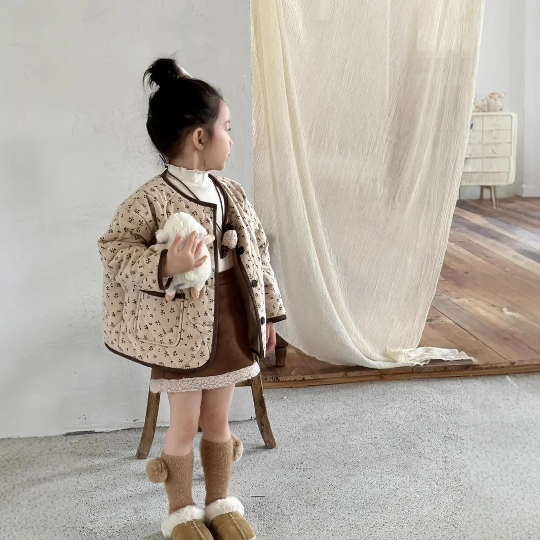 Girls Coat 2024 Winter New Childrens Clothing Korean Style Girl Baby Retro Cherry Loose Cotton Jacket Casual Simple and Cute
Girls Coat 2024 Winter New Childrens Clothing Korean Style Girl Baby Retro Cherry Loose Cotton Jacket Casual Simple and Cute