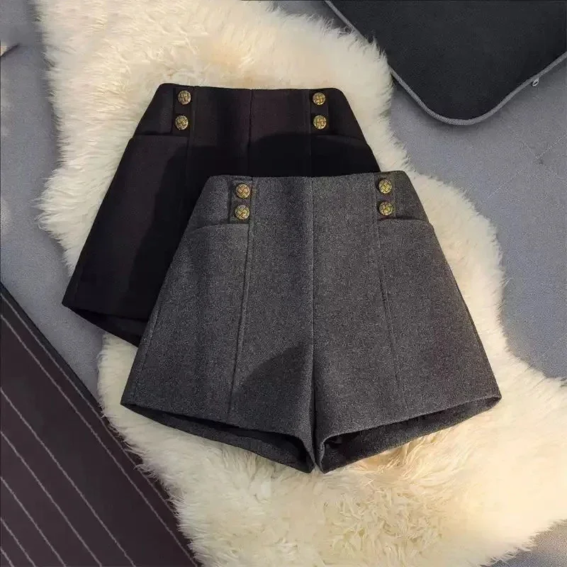Шерстяные шорты Mujer, однотонные пуговицы с высокой талией, осенне-зимние женские брюки, корейские модные винтажные брюки Cortos
Шерстяные шорты Mujer, однотонные пуговицы с высокой талией, осенне-зимние женские брюки, корейские модные винтажные брюки Cortos