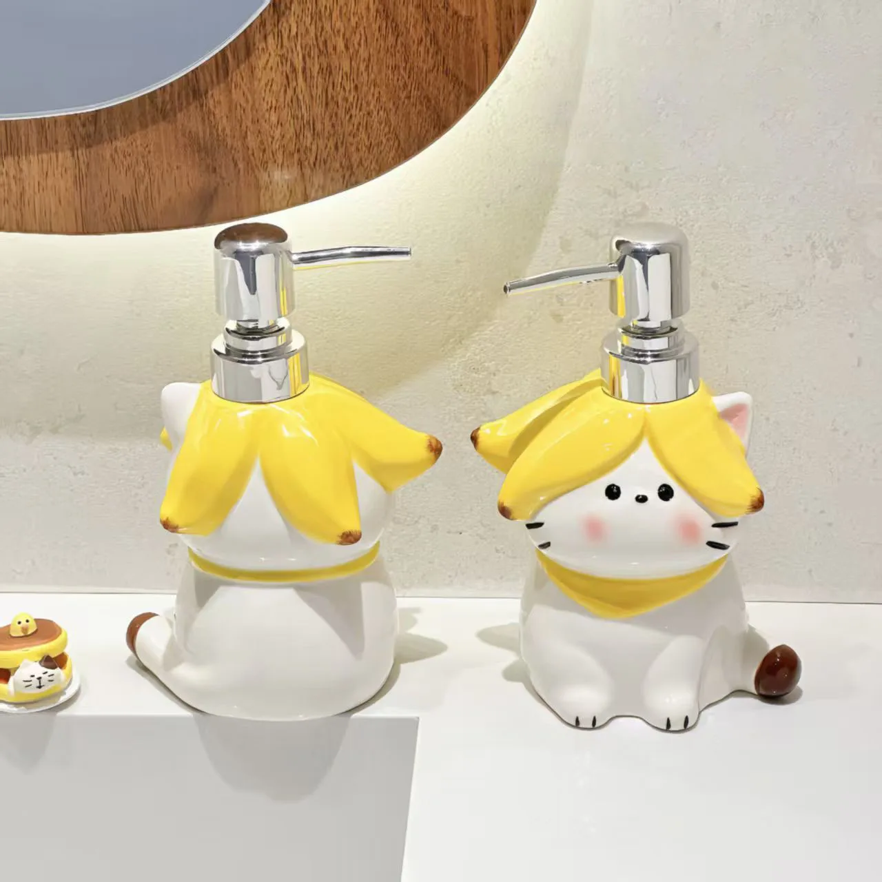370ml soap dispenser Cartoon cat lotion dispenser bathroom ceramic press-type hand soap and shower gel separate bottles
370ml soap dispenser Cartoon cat lotion dispenser bathroom ceramic press-type hand soap and shower gel separate bottles