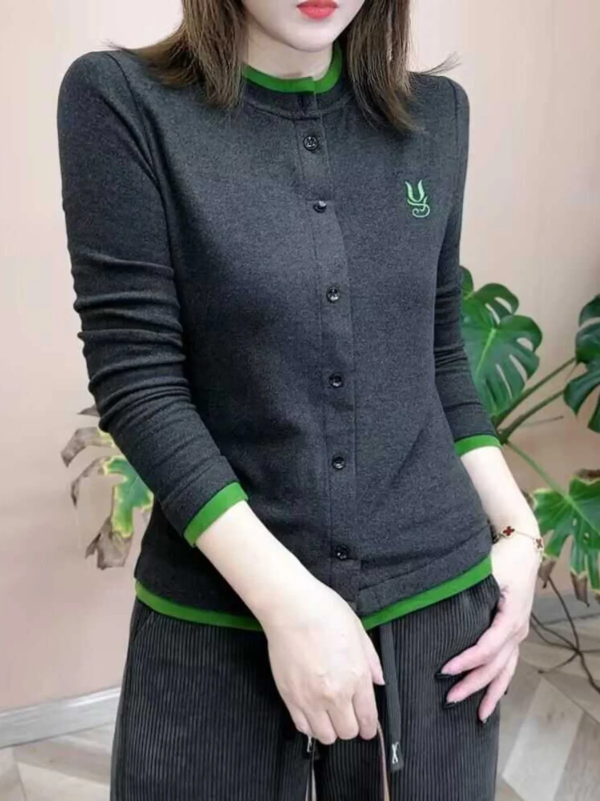 High-End Double-Sided Fleece round Neck Sweatshirt Women's Base Layer Casual Versatile Winter Fashionable Commute Style Long ...
High-End Double-Sided Fleece round Neck Sweatshirt Women's Base Layer Casual Versatile Winter Fashionable Commute Style Long ...