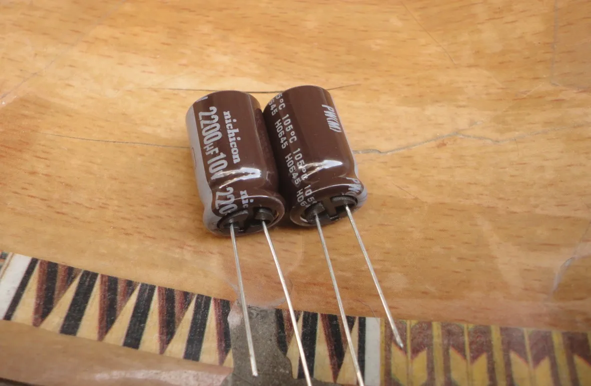 50PCS/lot Import Nichicon electrolytic capacitors 10V series PW long life of 105 degrees free shipping
50PCS/lot Import Nichicon electrolytic capacitors 10V series PW long life of 105 degrees free shipping