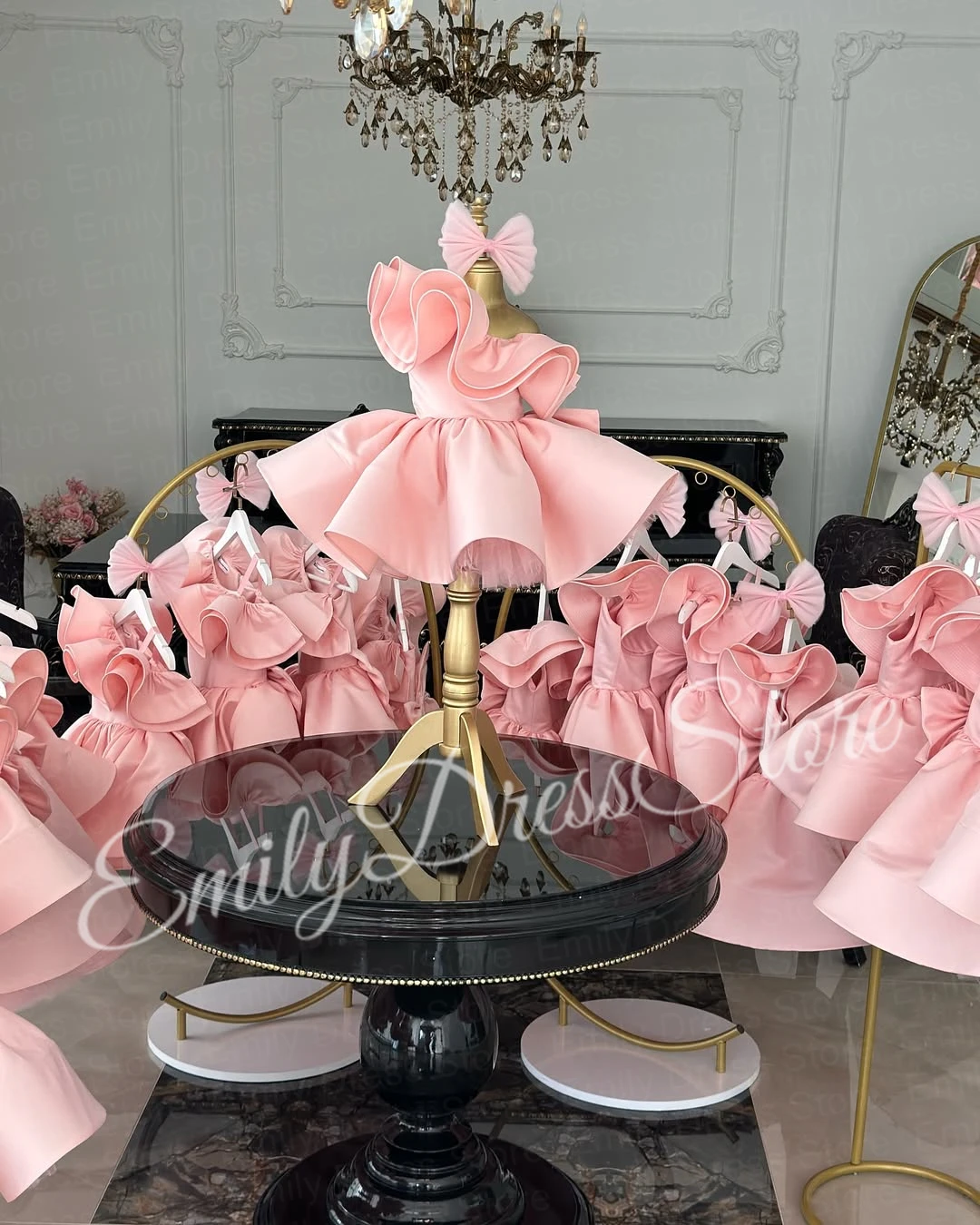 Customized Pink Flower Girl Dresses For Wedding Satin Knee Length Applique Kids Birthday Party First Communion Ball Gown
Customized Pink Flower Girl Dresses For Wedding Satin Knee Length Applique Kids Birthday Party First Communion Ball Gown