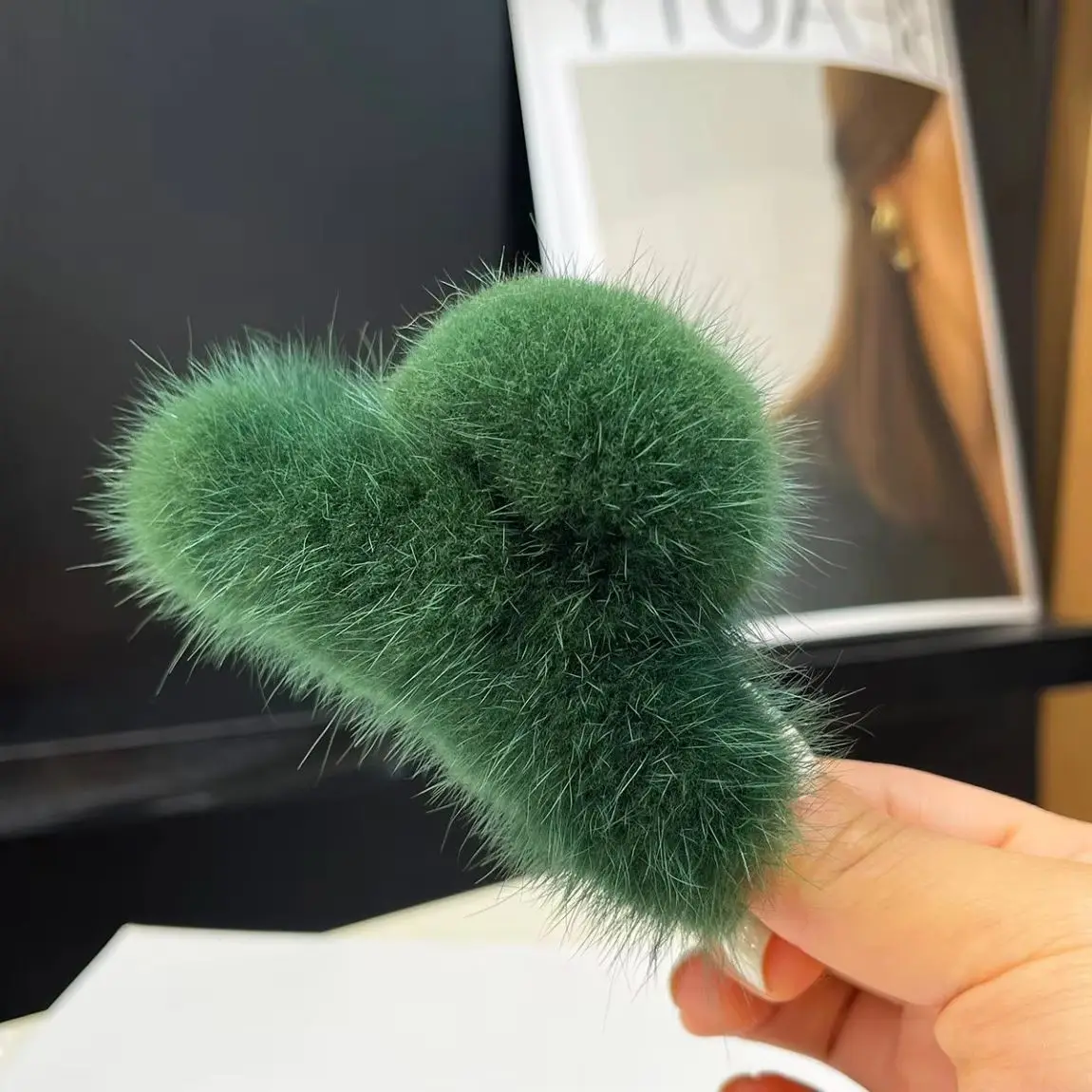 Real Fur Hair Claw Mink Hair Hairpins Plush Hair Clip Barrette Crab Headwear For Women Scratching Ponytail Hair Accessories
Real Fur Hair Claw Mink Hair Hairpins Plush Hair Clip Barrette Crab Headwear For Women Scratching Ponytail Hair Accessories