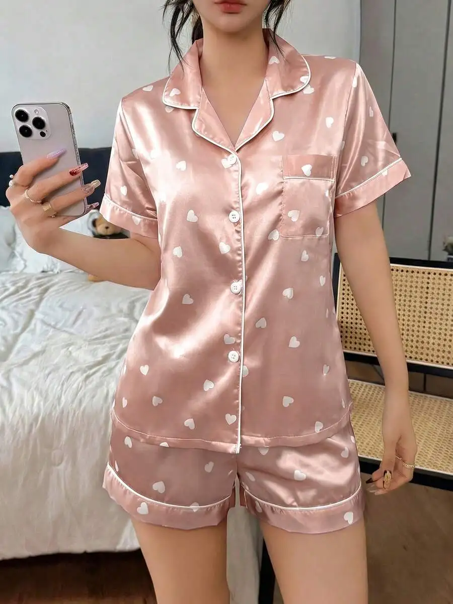 Pink Heart Print Satin Short Sleeve Pajama Set With Turn-Down Collar
Pink Heart Print Satin Short Sleeve Pajama Set With Turn-Down Collar