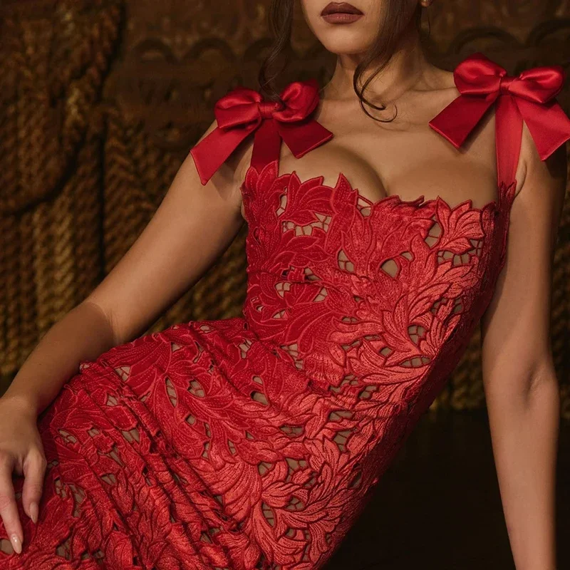 Lace Embroidery Temperament Short Dress 2025 Sexy Hollow Bow Suspender Party Dresses Fashion Women Bag Wrap Solid Mini Dress
Lace Embroidery Temperament Short Dress 2025 Sexy Hollow Bow Suspender Party Dresses Fashion Women Bag Wrap Solid Mini Dress