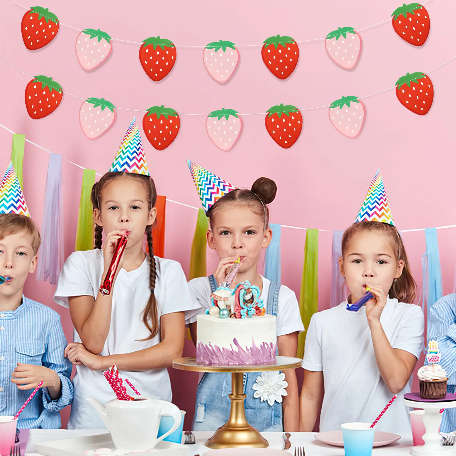 Набор из 4 гирлянд-баннеров с клубникой, бумажные вырезки, украшения для вечеринок, подвесные декорации с ягодами, для дня рождения, садовых вечеринок, клубничный баннер
Набор из 4 гирлянд-баннеров с клубникой, бумажные вырезки, украшения для вечеринок, подвесные декорации с ягодами, для дня рождения, садовых вечеринок, клубничный баннер