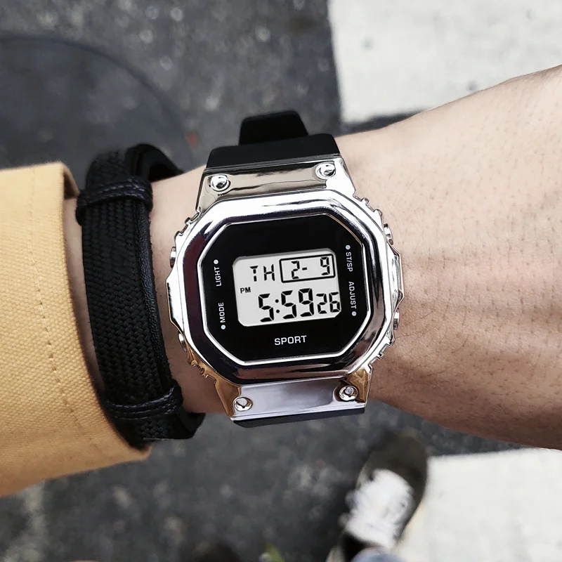 Retro Small Square watches junior high and senior high school students of boys and girls simple sports trend electronic watch
Retro Small Square watches junior high and senior high school students of boys and girls simple sports trend electronic watch