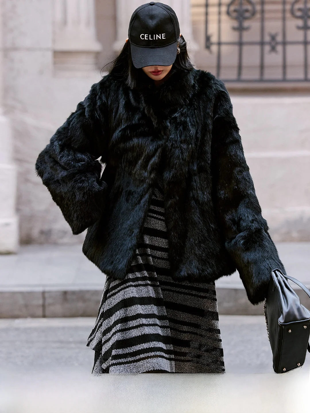 Luna7xi 00% Rabbit Fur Coat ort Thi Warm Collar Winter Faion Outerwear Korean Sle Long Sve Straight Tube Model
Luna7xi 00% Rabbit Fur Coat ort Thi Warm Collar Winter Faion Outerwear Korean Sle Long Sve Straight Tube Model