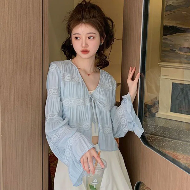 White Lace Cardigan Women New Summer Sweet Long Sleeve Sun Protection Shirt Korean Fashion Elegant Lace Up V Neck Loose Tops
White Lace Cardigan Women New Summer Sweet Long Sleeve Sun Protection Shirt Korean Fashion Elegant Lace Up V Neck Loose Tops
