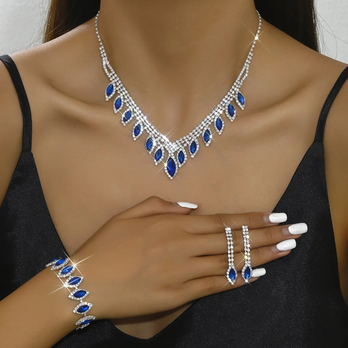 2025 Zircon Deluxe Water Drop Wedding Bridal Necklace Earrings 4 PC Elegant Women's Jewelry Set for Banquet Party Festival Gift
2025 Zircon Deluxe Water Drop Wedding Bridal Necklace Earrings 4 PC Elegant Women's Jewelry Set for Banquet Party Festival Gift